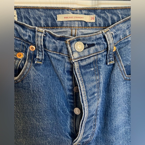 Vintage Ribcage Levi jeans 
W29 L27
Super high waist - Picture 2 of 3